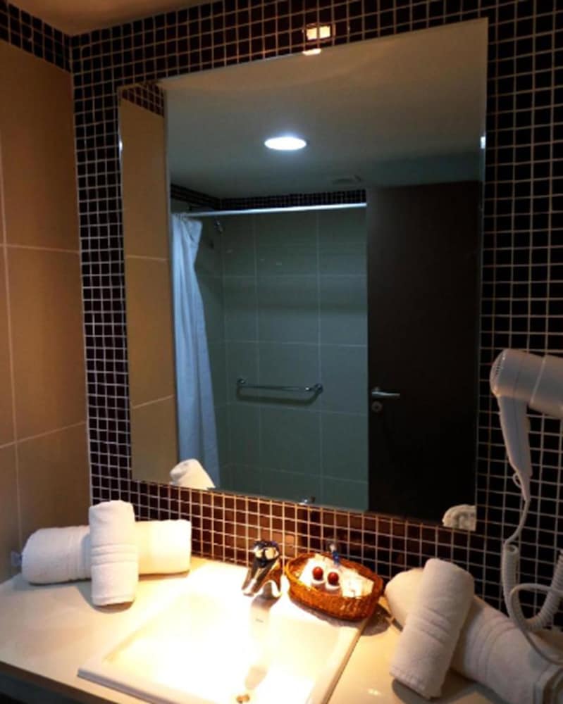 Deluxe Room - Photo 5