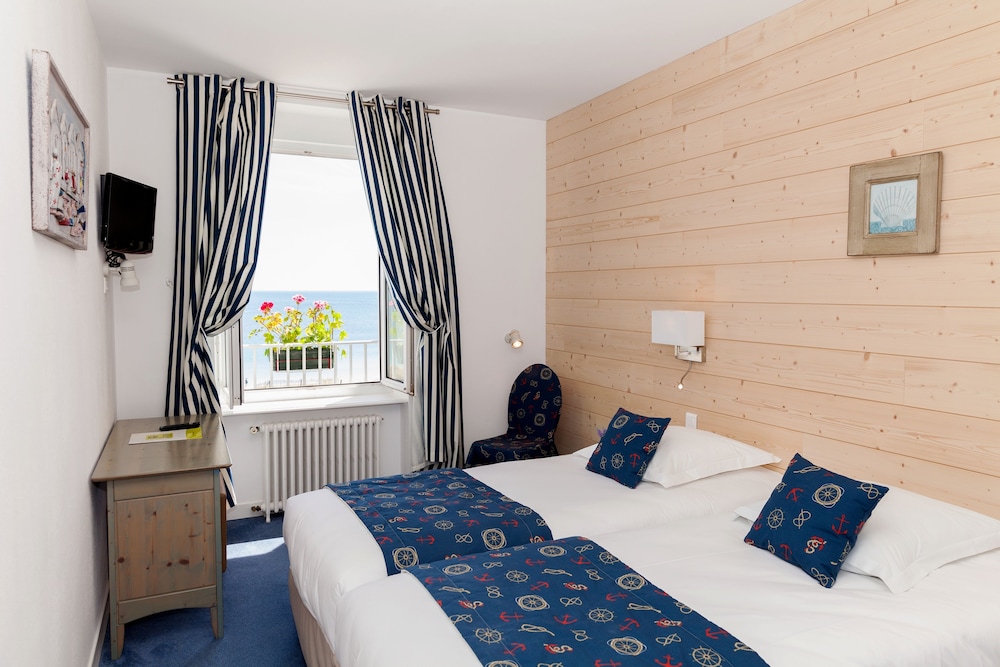 Double or Twin Room, Ocean View photo 3