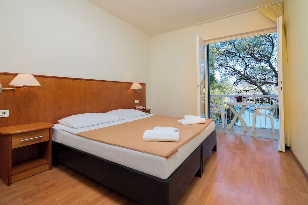 Classic Double or Twin Room, Balcony photo 1