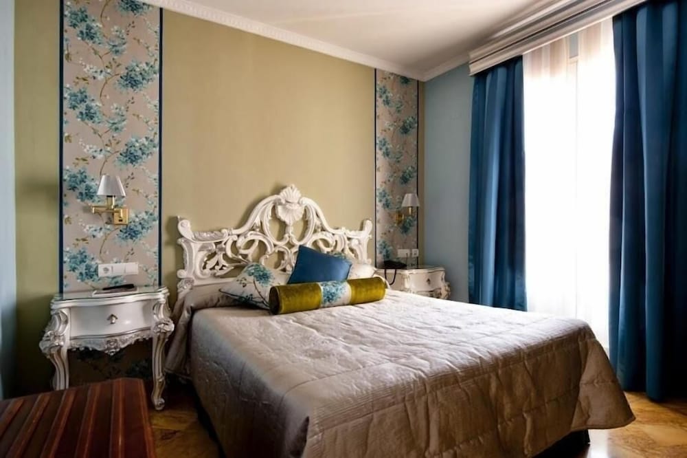 Deluxe Double Room, Balcony - Photo 3