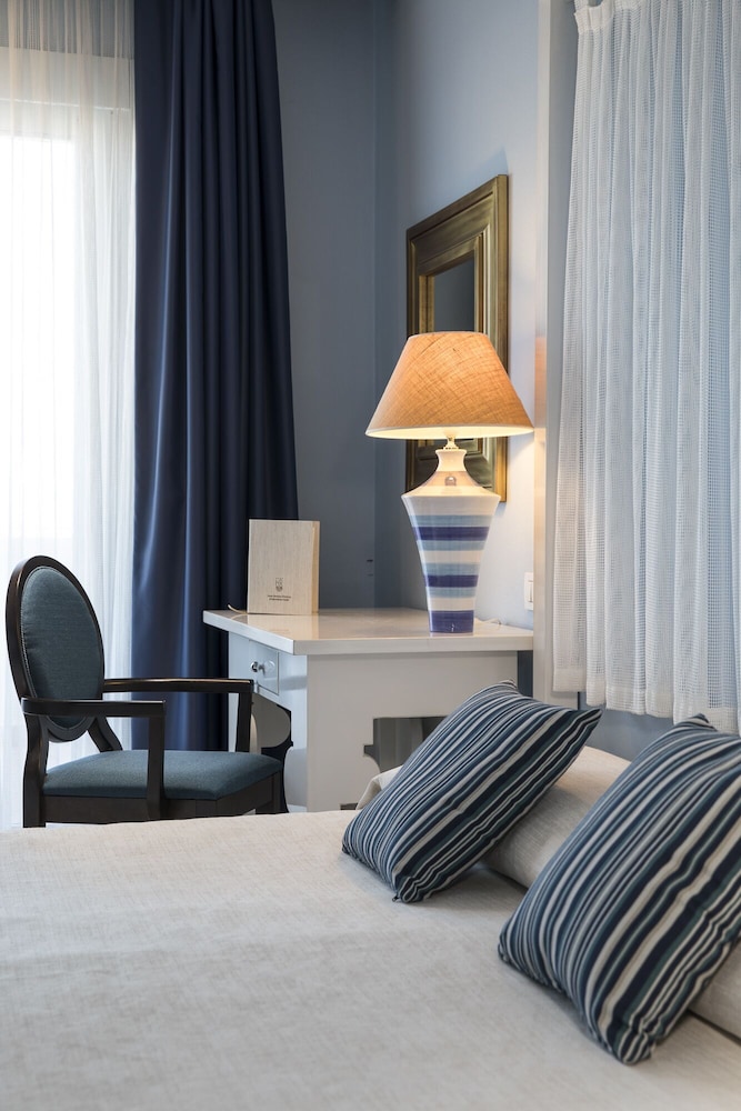 Deluxe Room - Photo 2