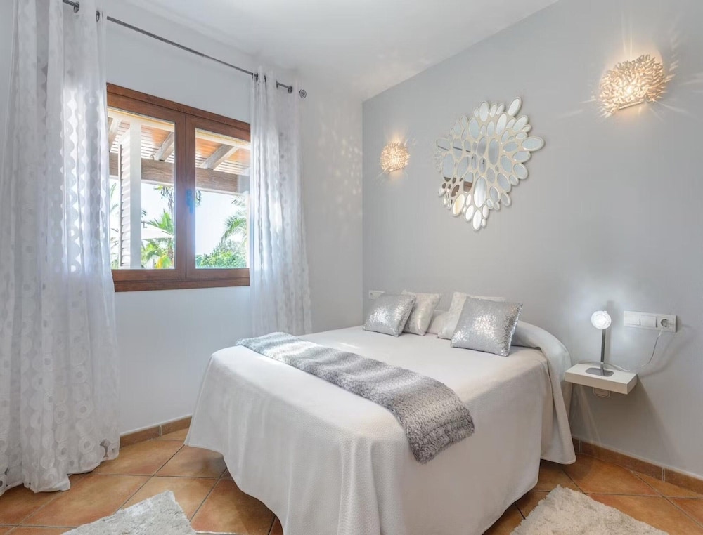 Villa photo 2