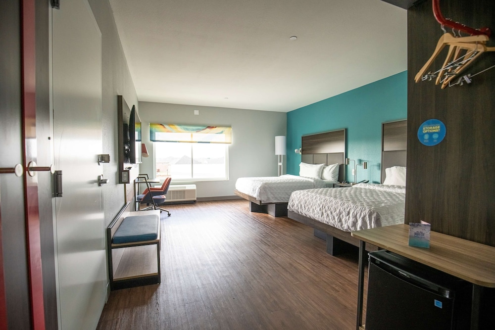 Room, 2 Queen Beds, Accessible (Roll-In Shower) photo 1