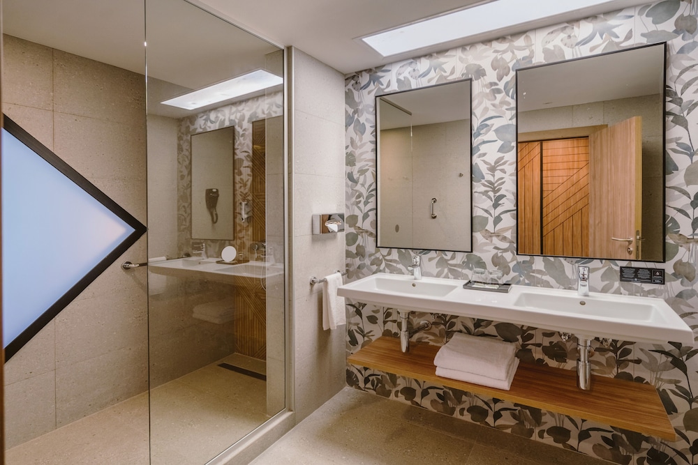 Standard Double Room, Oceanfront (l)