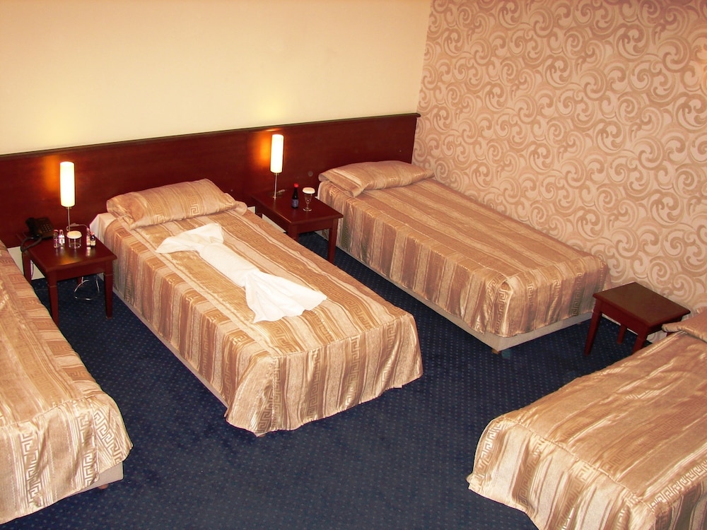 Standard Twin Room, City View (Single Use) photo 2