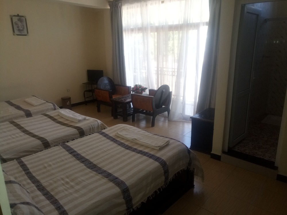 Deluxe Triple Room photo 3