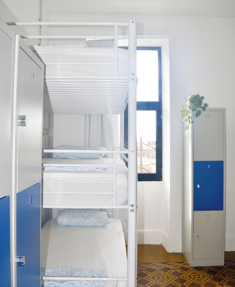 Standard Shared Dormitory, Women only
