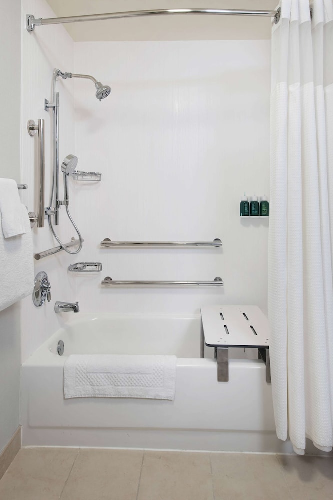 Room, Multiple Beds, Accessible (Mobility Tub) - Photo 5