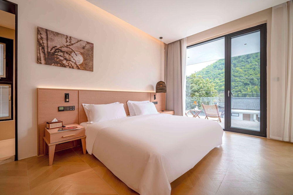 Luxury Triple Room, Mountain View