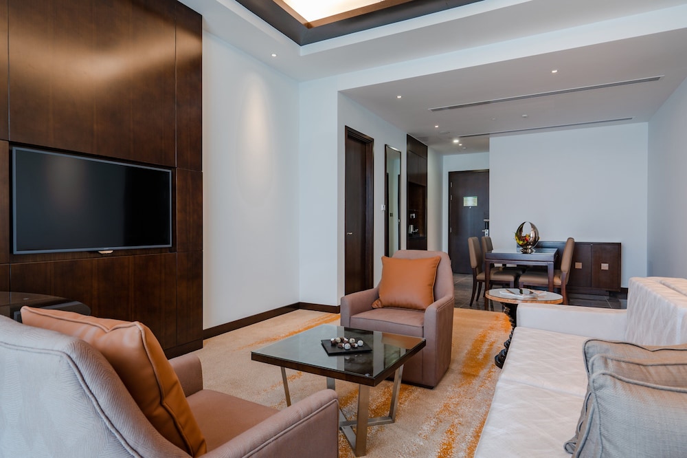Spacious One Bedroom Suite with Lounge Access - Photo 1