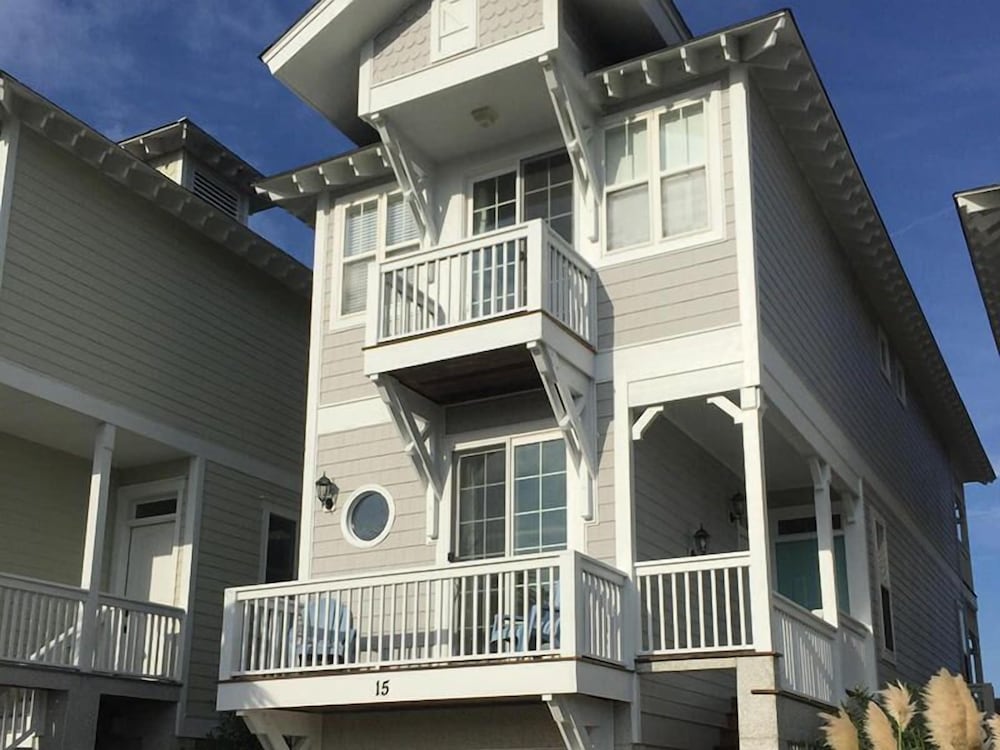 House, Multiple Beds, Balcony (15 Quarterdeck Lane) photo 1