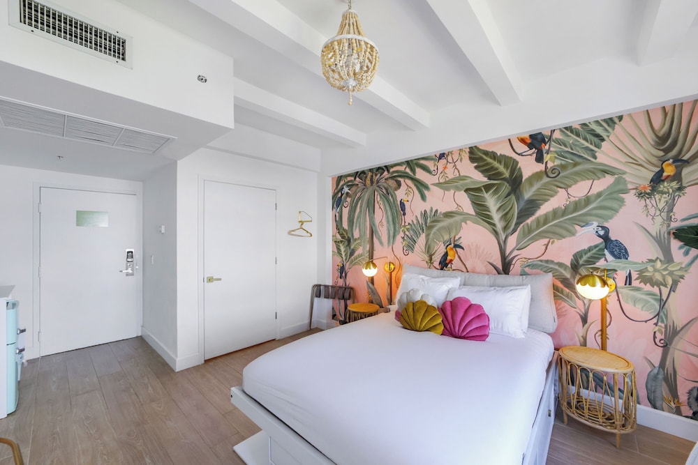 Deluxe Room, 1 Queen Bed