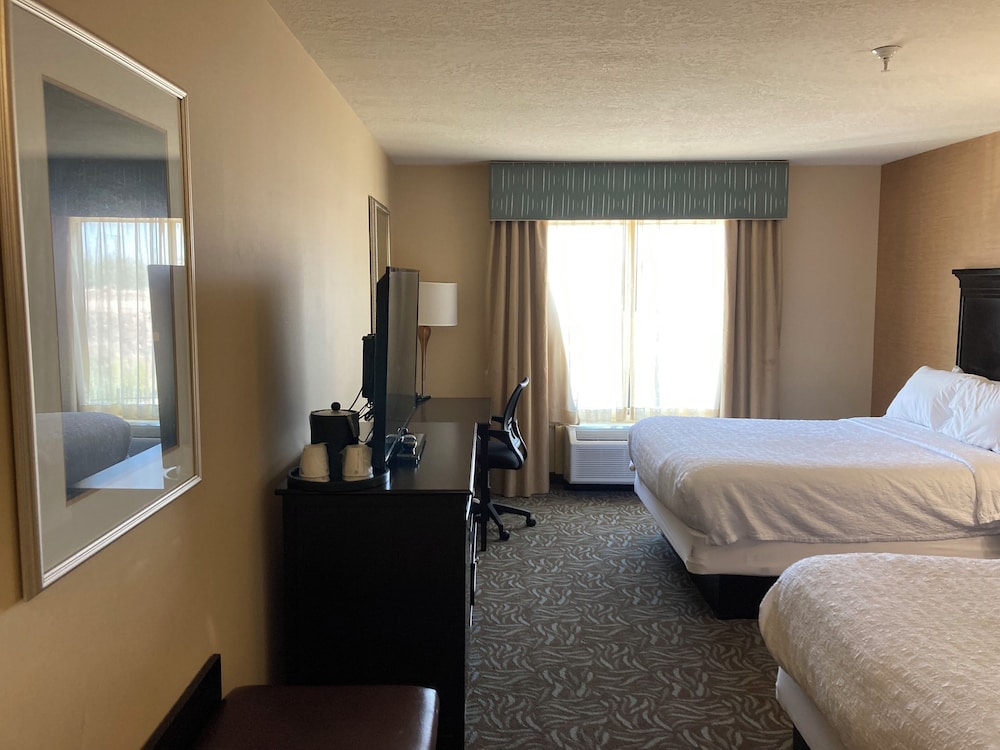 Room, 2 Queen Beds - Photo 2