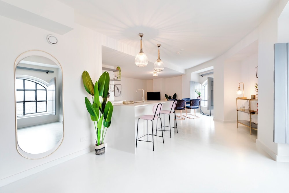 Deluxe Penthouse photo 2