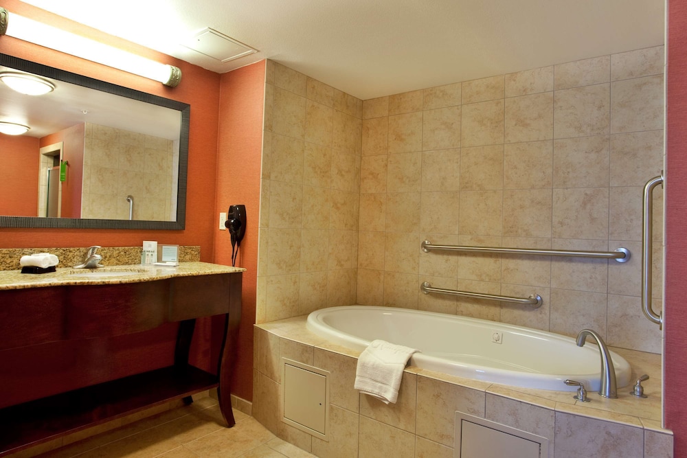 Room, 2 Queen Beds, Accessible, Non Smoking - Photo 6