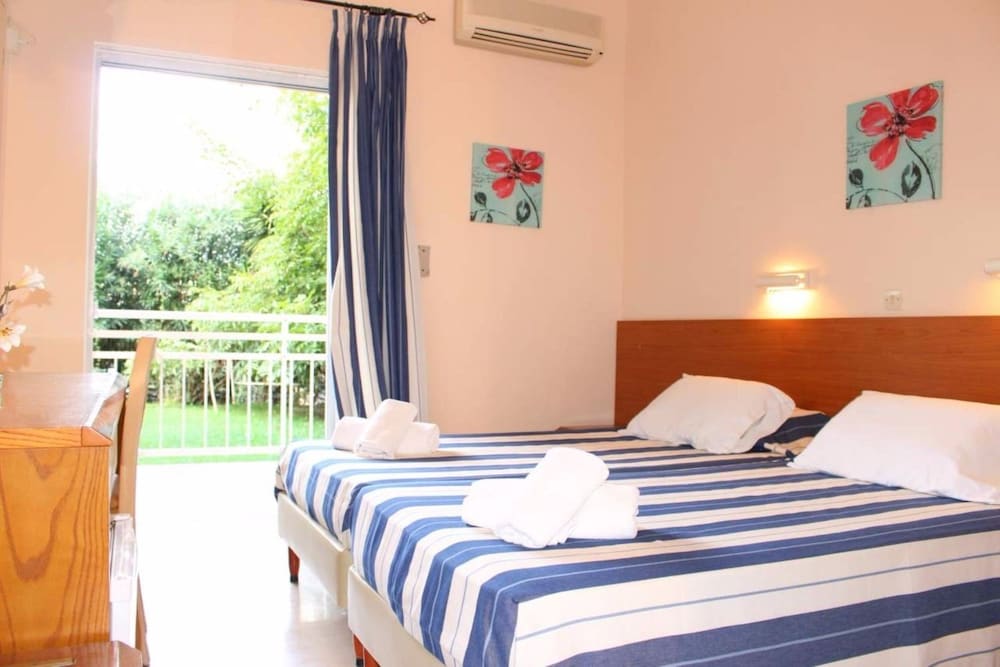 Standard Twin Room - Photo 3