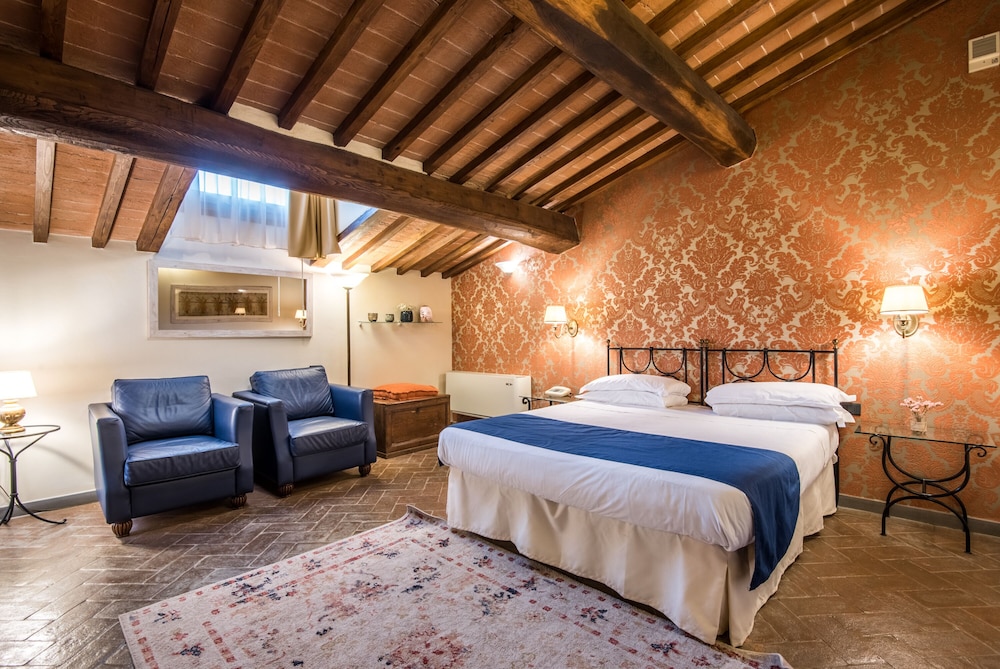 Classic Double or Twin Room, City View - Photo 2