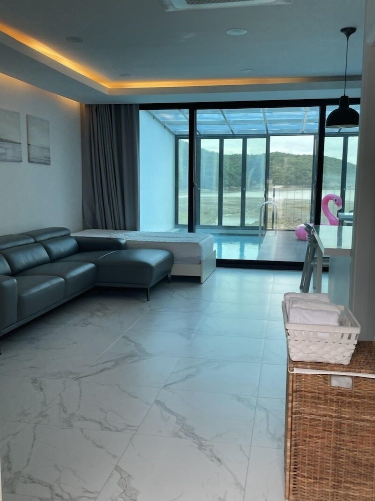 Pool Villa V Type (1005)