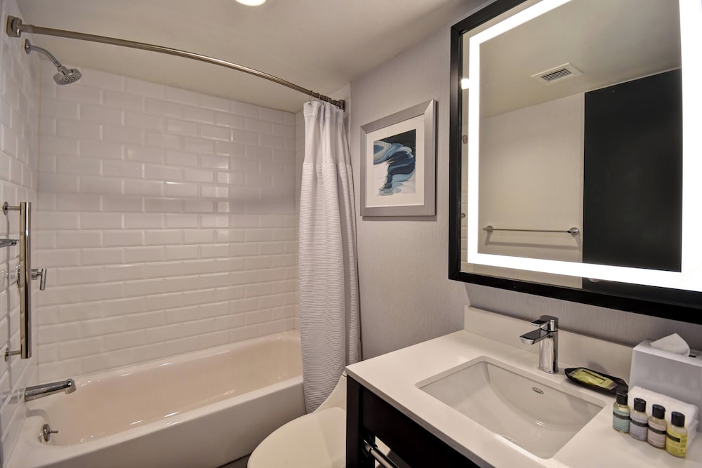 Executive Suite, 1 King Bed with Sofa bed - Photo 4