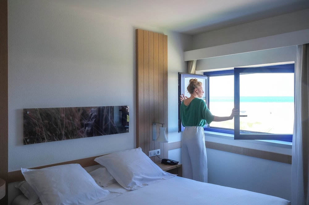 Superior Single Room, Pool Access, Sea View photo 1