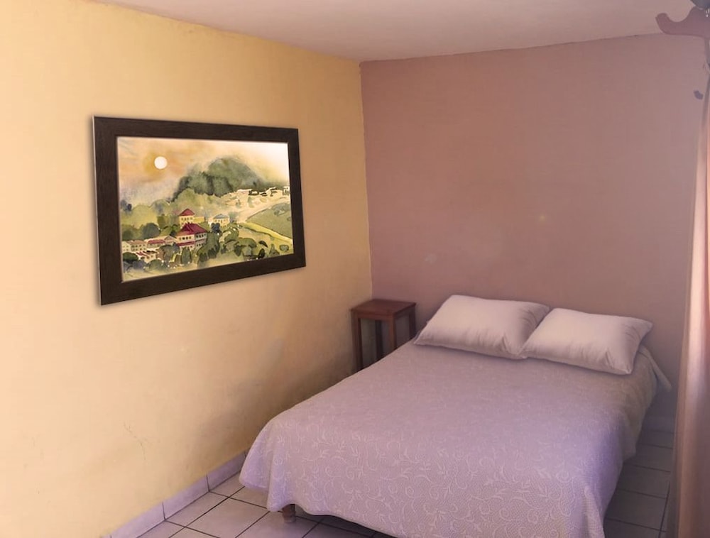 Single Room, 1 Queen Bed photo 1