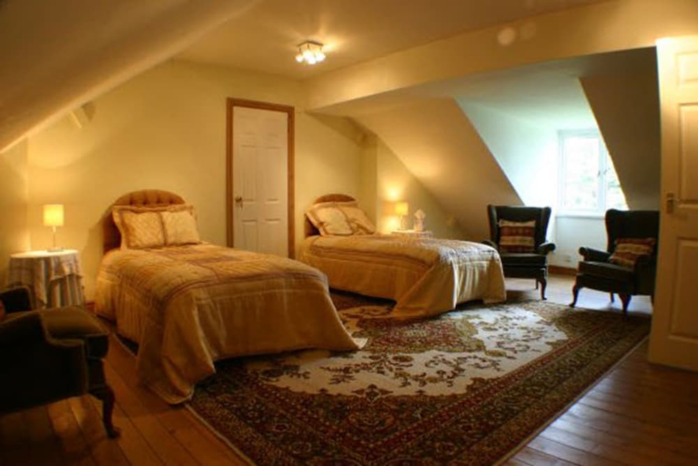 Twin Room, Shared Bathroom (Meriden) photo 1