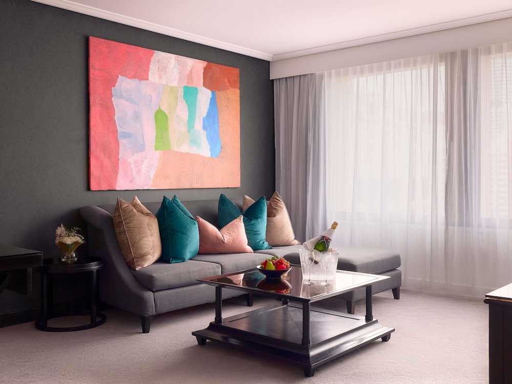 Signature Suite, 1 King Bed, City View