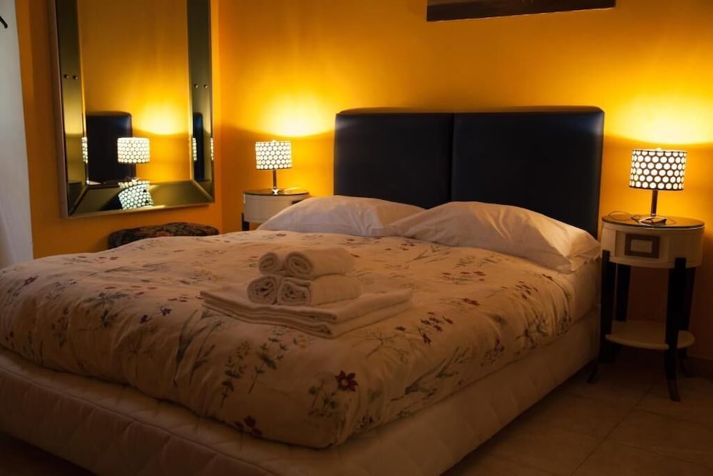 Economy Double Room (Via Famagosta 45) photo 1