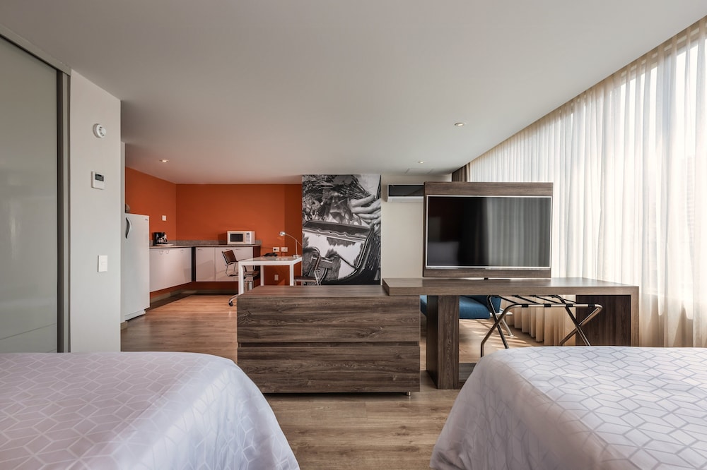 Suite, 2 Twin Beds - Photo 20