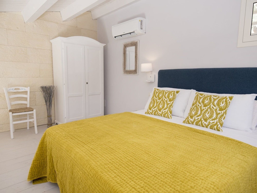 House - Photo 2