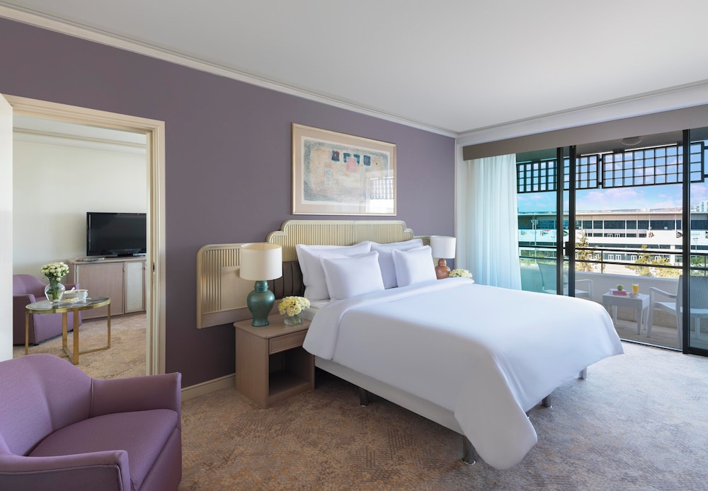 Family Terrace Suite King Bed, Land View photo 3
