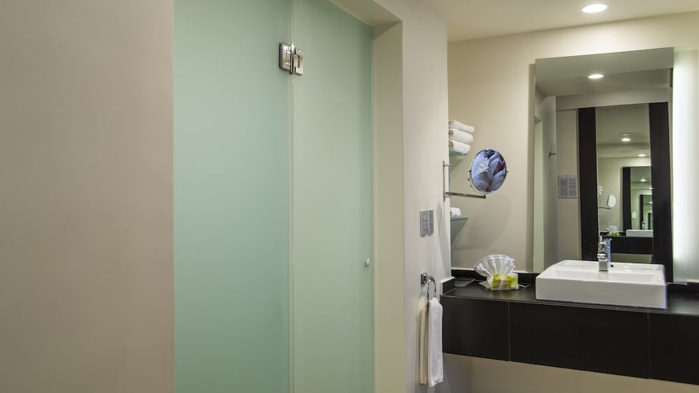 Suite, 1 King Bed, Accessible, Jetted Tub - Photo 5