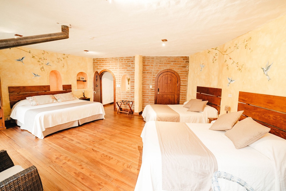 Family Quadruple Room, Multiple Beds, Lagoon View photo 2
