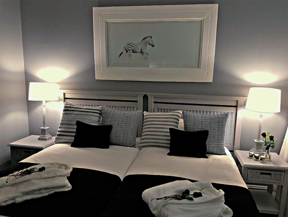 Deluxe Double or Twin Room (Luxe Lagoon & Sea Facing King/Twin) photo 3
