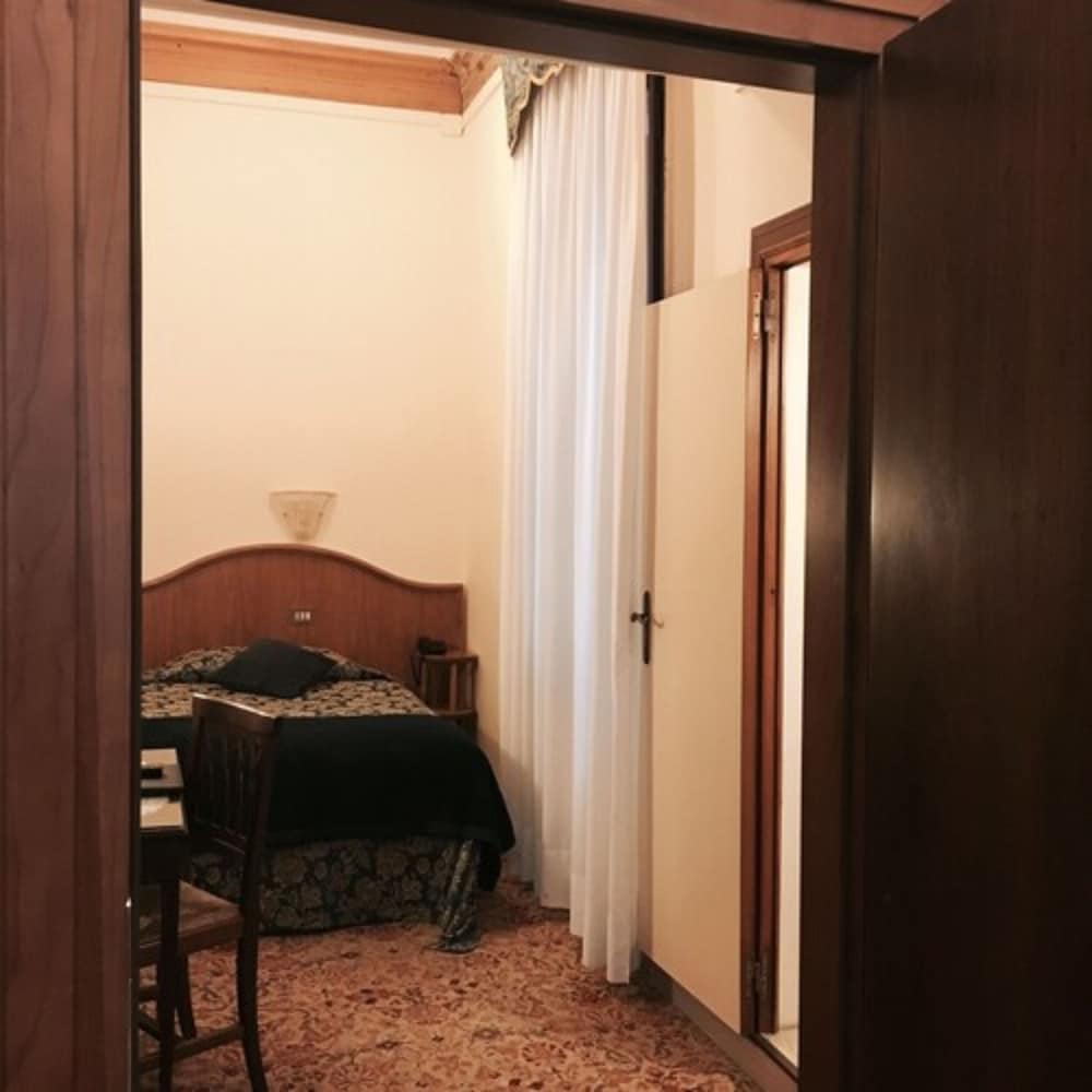 Basic Room photo 1