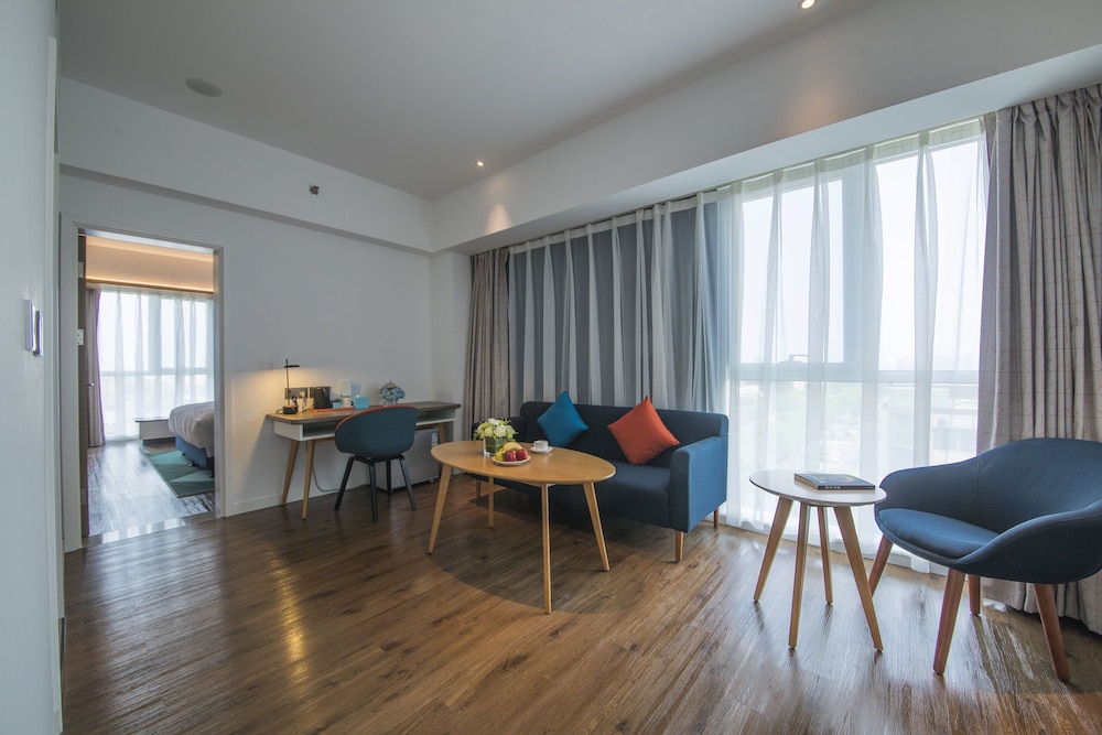 Suite, 1 Bedroom - Photo 4