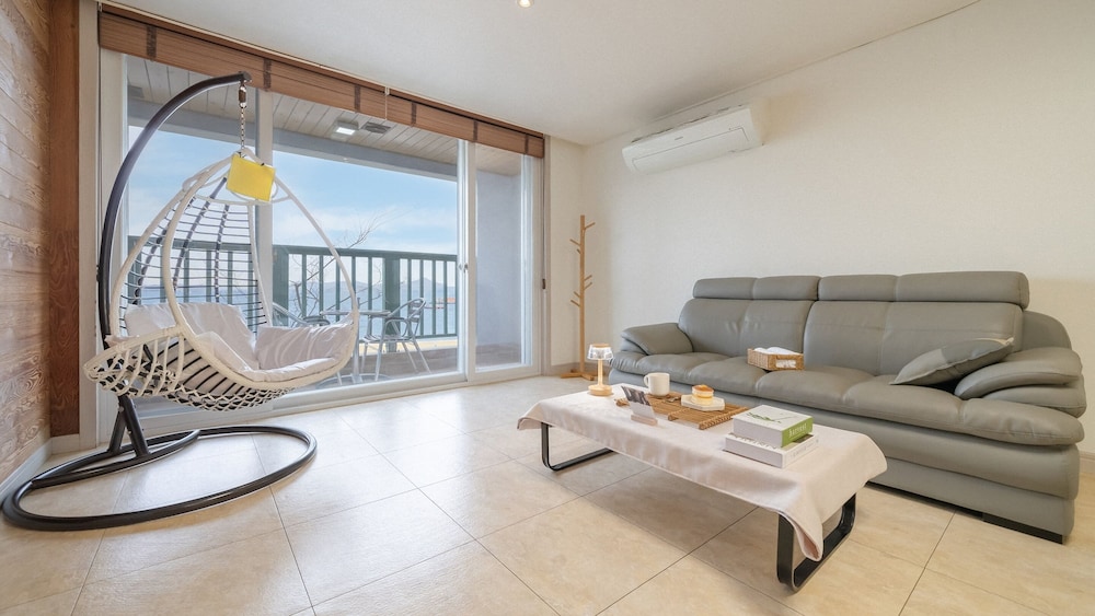 Basic Room, 1 Bedroom (white 202) - Photo 6