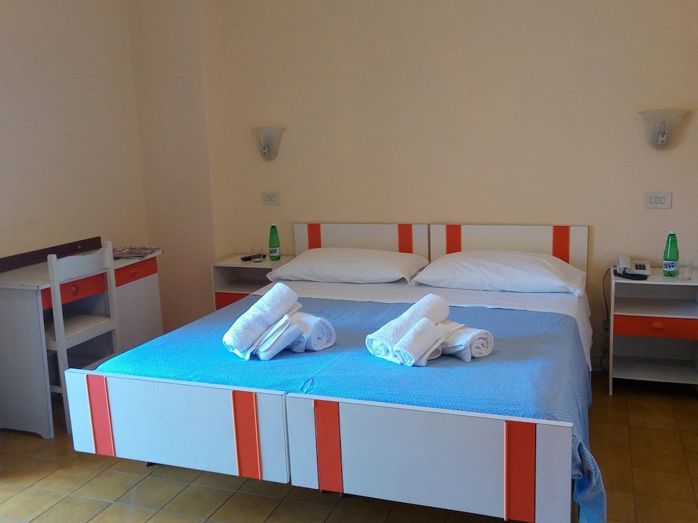 Double or Twin Room photo 3