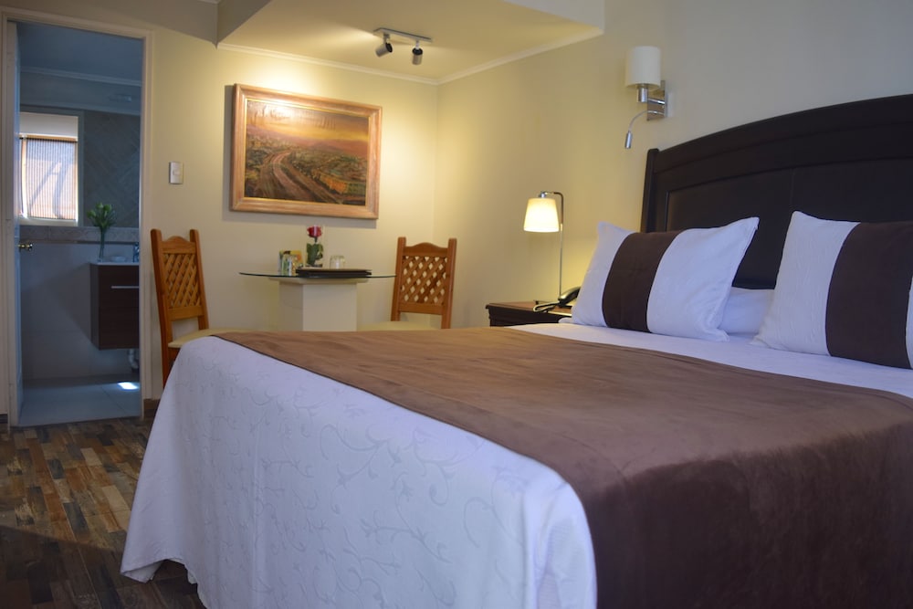 Standard Room, 1 Queen Bed