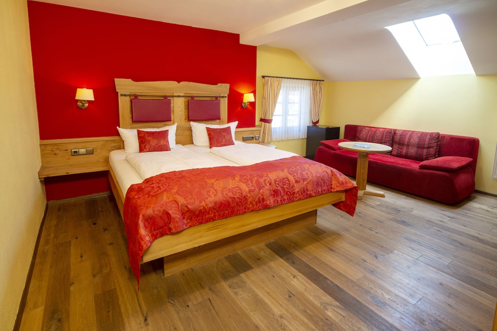 Comfort Double Room, 1 King Bed, Refrigerator photo 1