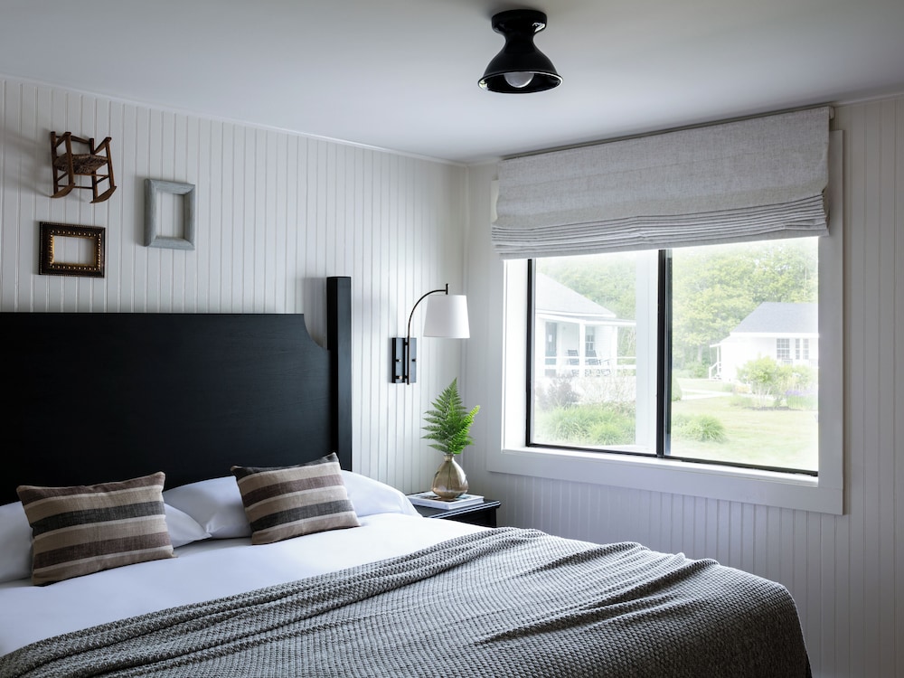 Bluebird Ocean Point Inn