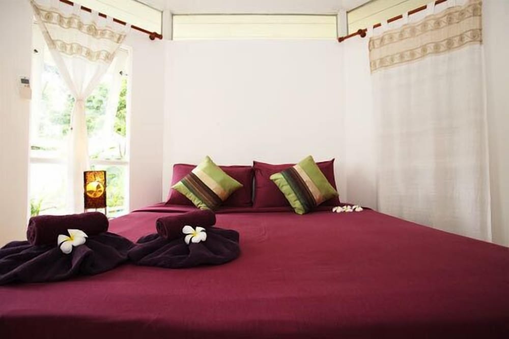 Beachfront cottage photo 2