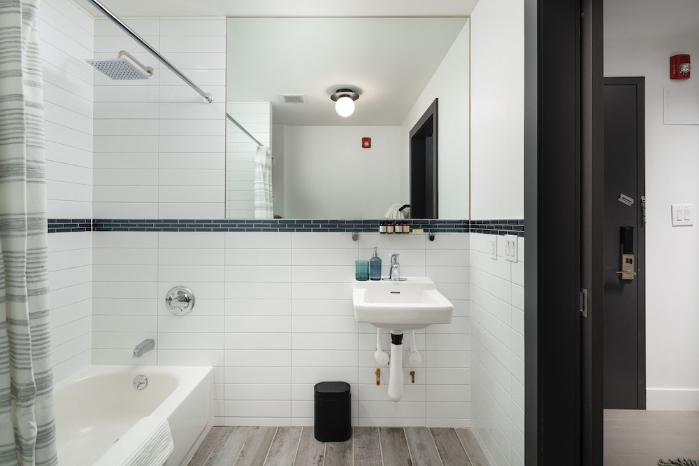 Basic Double Room, 1 Queen Bed, Accessible