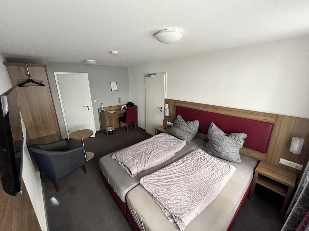 Basic Twin Room photo 3