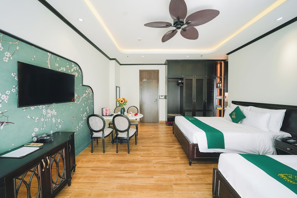 Luxury Apartment - Photo 12