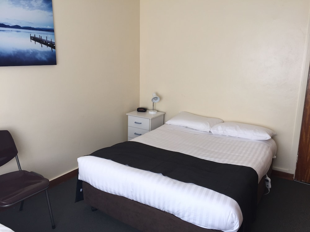 Hotel Family Room With Ensuite photo 1