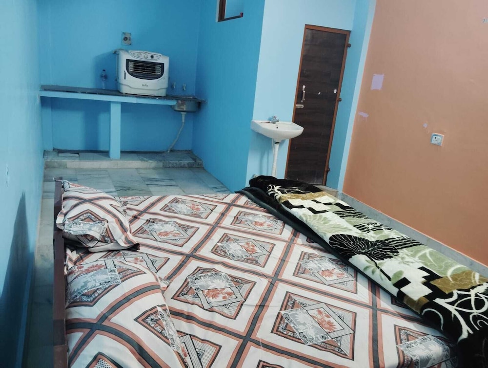 Non AC bedroom with Kitchen
