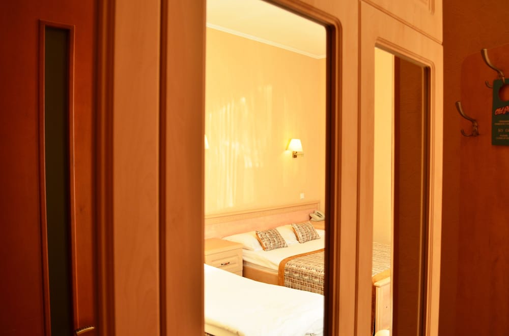 Standard Room, 1 King Bed