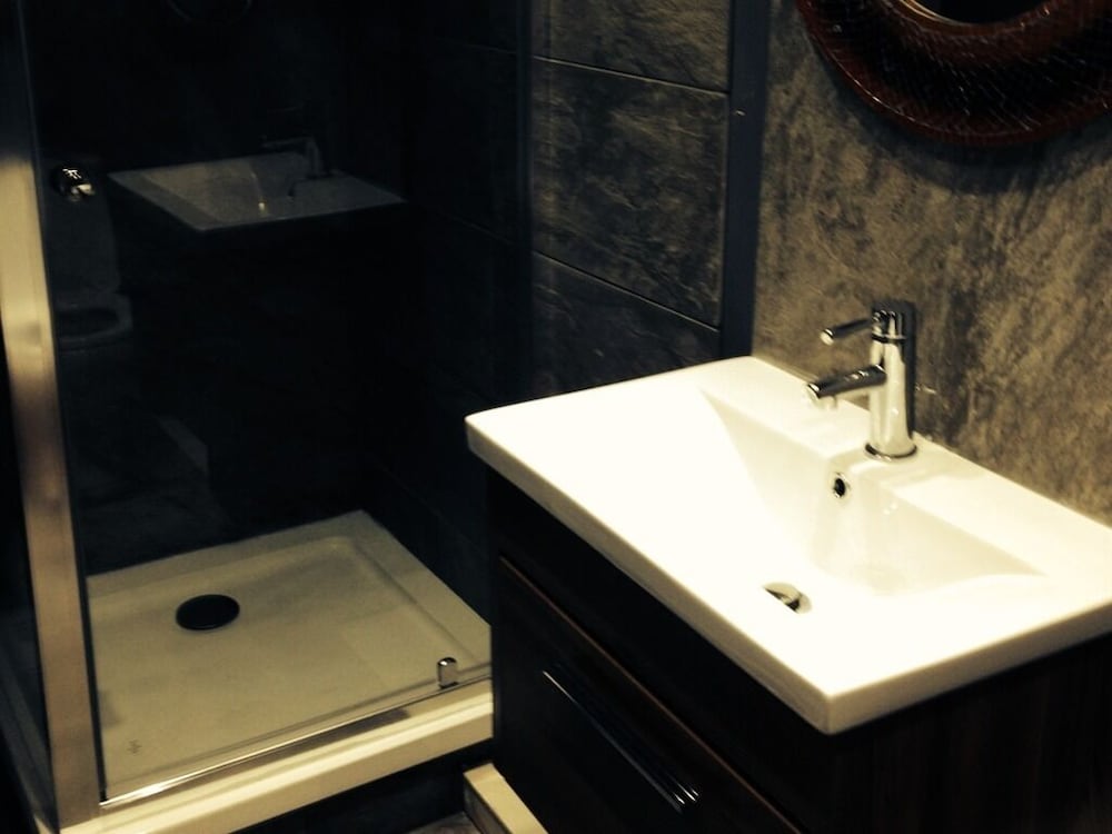 Double or Twin Room, Ensuite, Garden View (Petite Room- Ground Floor) photo 1