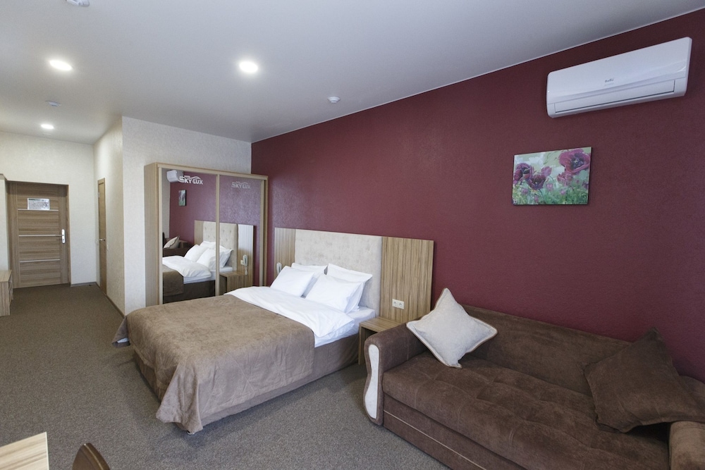 Superior Double Room, 1 Queen Bed with Sofa bed photo 2